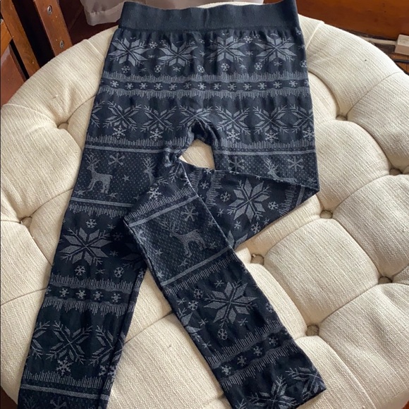 Forever 21 snowflake leggings - Picture 2 of 4